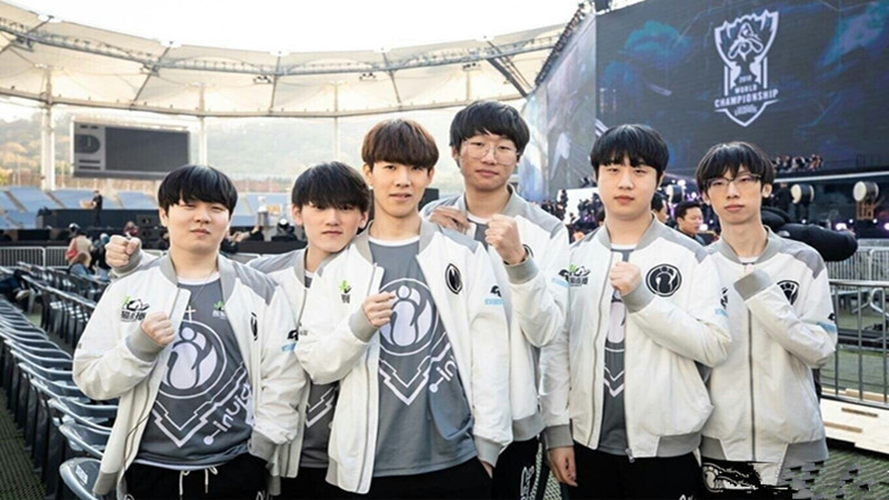 未来科技：解析“生物识别下注”——指纹与视网膜认证对账户安全的重构。（指纹与视网膜认证如何重塑账户安全：面向未来的生物识别解析）