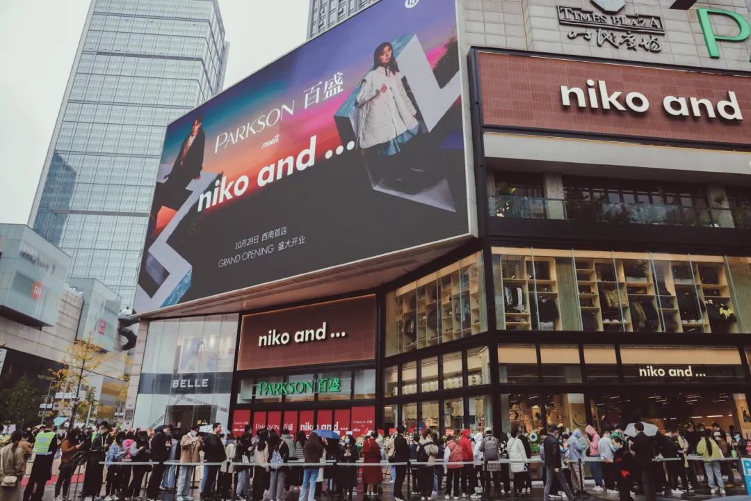 bin ：打团不需要太多沟通，在一起打久了，比较有默契