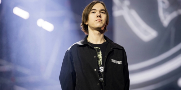 深度解析：为什么AK在翻牌圈没中时，依然拥有极高的赢面？（当AK未击中翻牌，凭什么仍然占据优势？）